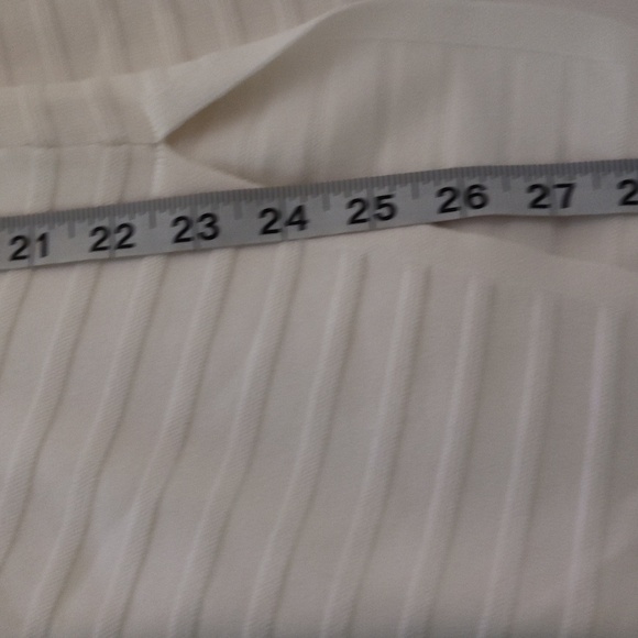 White House black market off white half sleeve, textured tunic length size Large - Picture 5 of 6